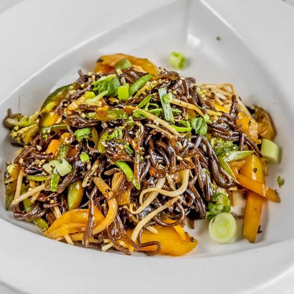 Noodles with colorful vegetables and scallions.